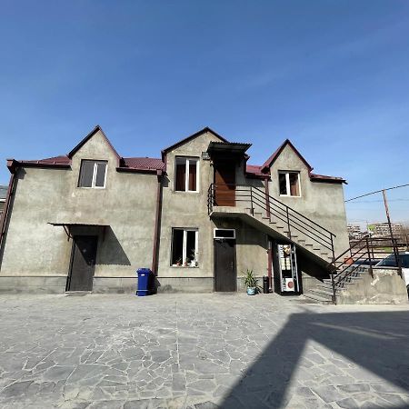Noragyugh Guest House เยเรวาน ภายนอก รูปภาพ